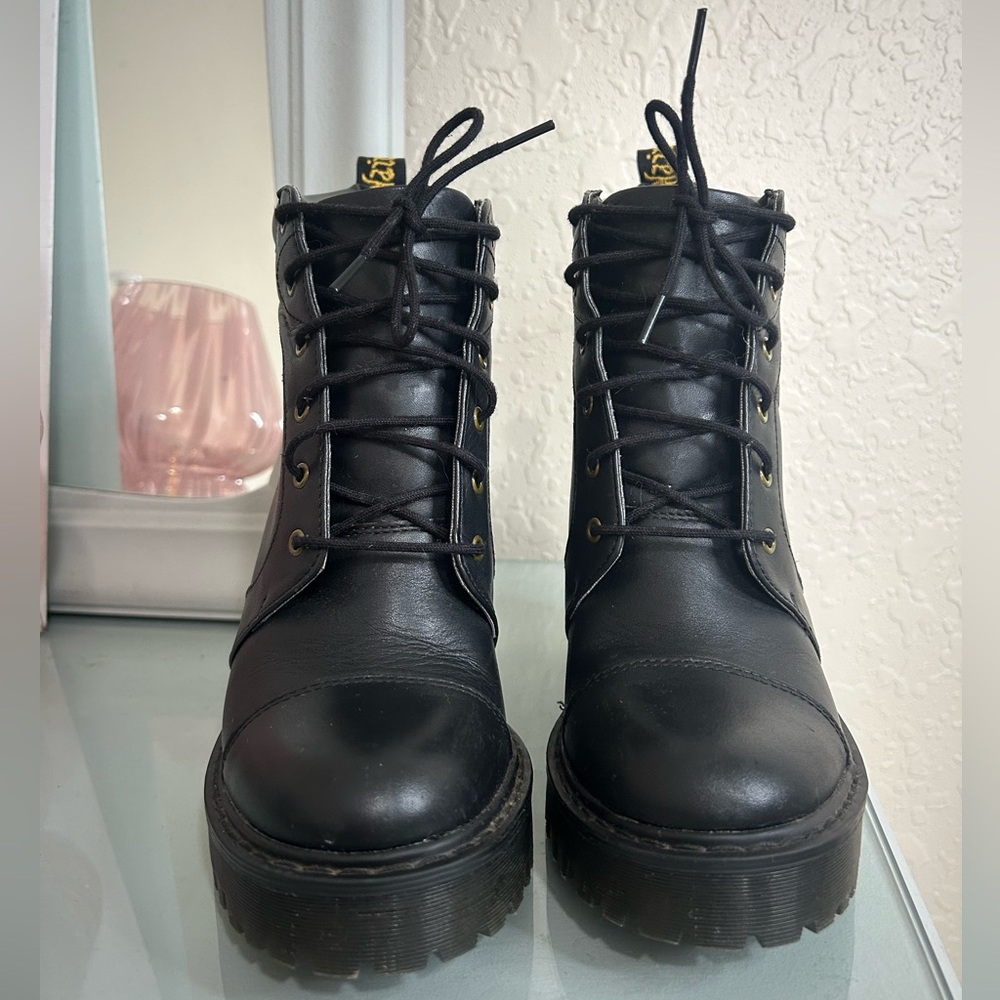 Dr. Martens Averil Women’s Leather Heeled Ankle Boot in Size 7 - Picture 5 of 10